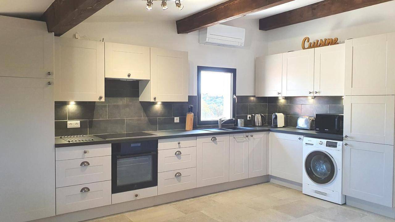 Appartement entier, One-Bedroom Apartment in Magalas, Côte méditerranéenne (France)