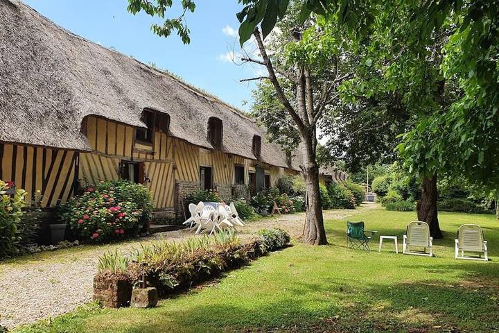 Gîte pour 4 personnes, avec jardin à Berville-sur-Mer