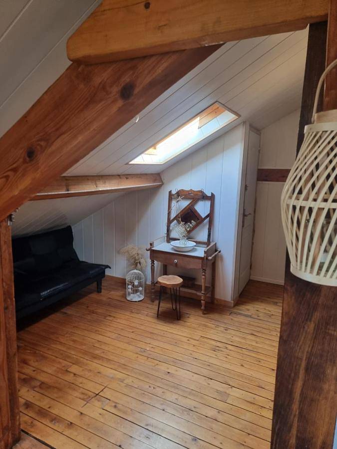 Appartement entier, One-Bedroom Apartment in Bétheniville, Marne