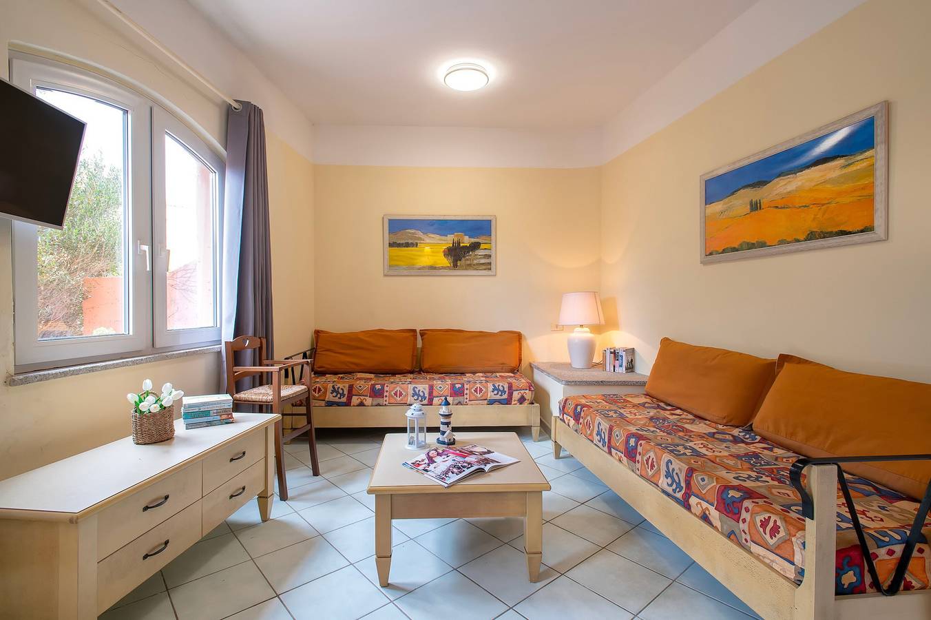 Ganze Wohnung, Ferienwohnung 'Costarossa 110' mit Meerblick, privater Terrasse und eigenem Garten in Canneddi, Trinità d'Agultu e Vignola und Umgebung