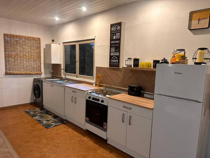 Location de vacances pour 6 personnes, avec jardin ainsi que vue et terrasse à Païta - 2