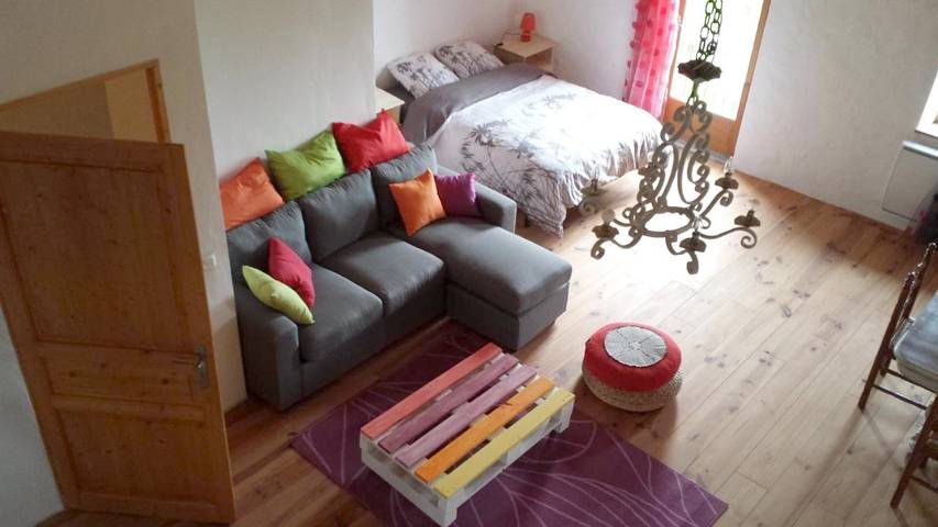 Location de vacances pour 4 personnes, avec piscine ainsi que vue et jardin, animaux acceptés à Pauligne - 3