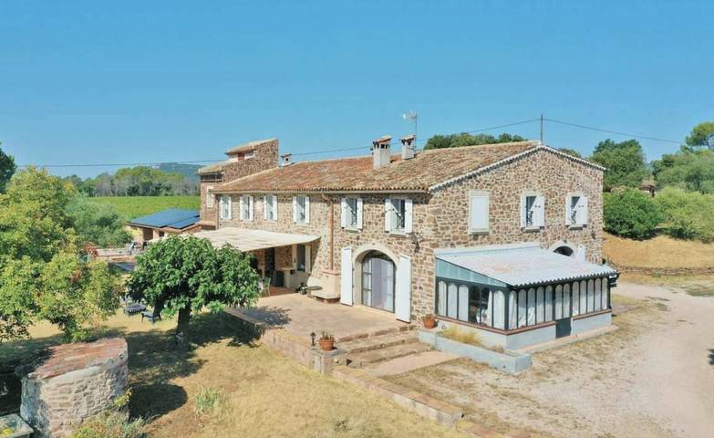 Location de vacances pour 10 personnes, avec terrasse et jardin, animaux acceptés à Gonfaron - 4