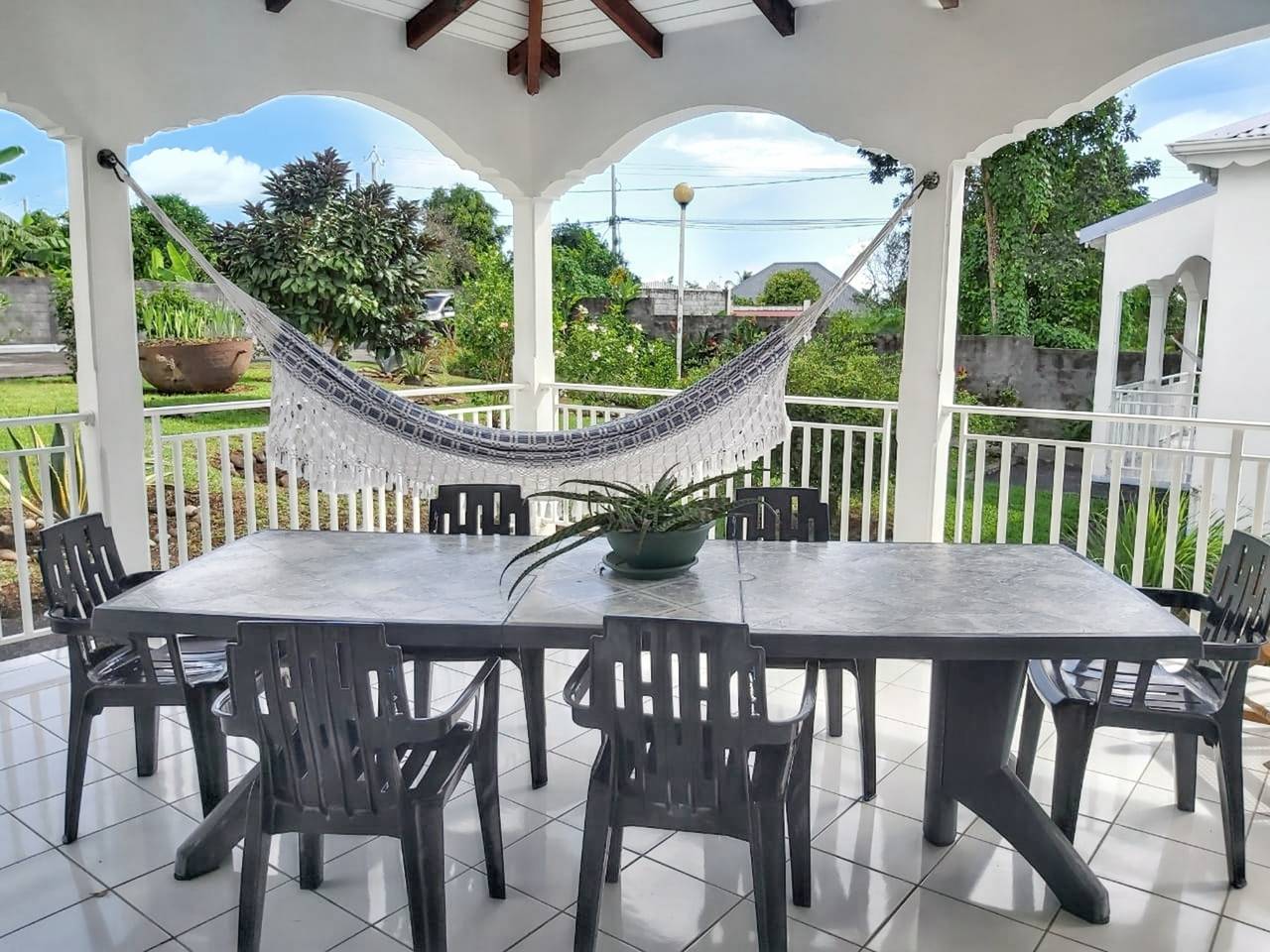 Charmantes Bungalow in Capesterre 67 qm mit Gemeinschaftspool in Capesterre-Belle-Eau, Guadeloupe