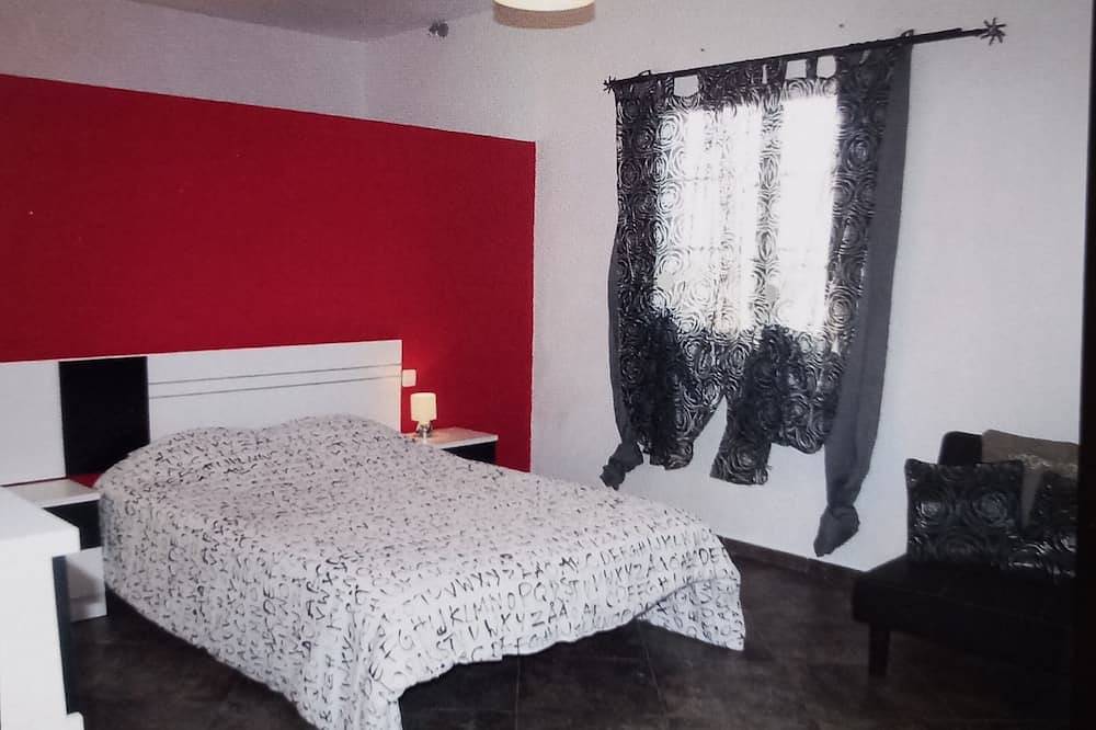 Rural house, in a quiet setting, 7 km from the beach. in Teguitar, Tuineje