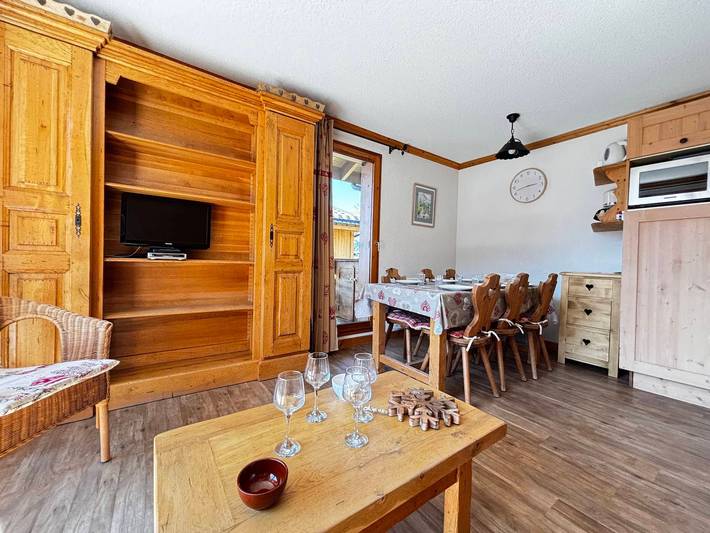Gîte pour 6 personnes, avec terrasse et piscine dans Office De Tourisme De Notre Dame De Bellecombe - 3