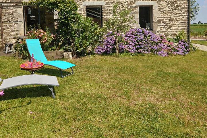 Location de vacances pour 5 personnes, avec jardin dans Monts d'Arrée