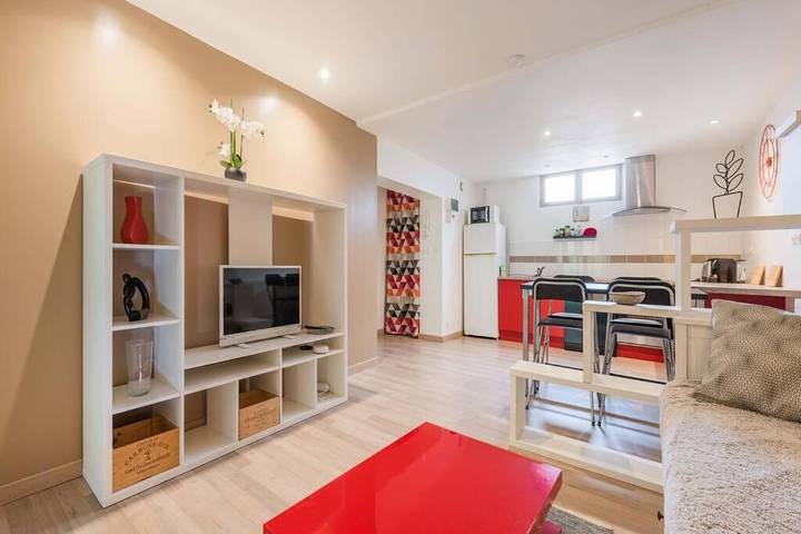 Apartamento de vacaciones para 3 personas, con piscina para niños además de vistas y terraza - 1