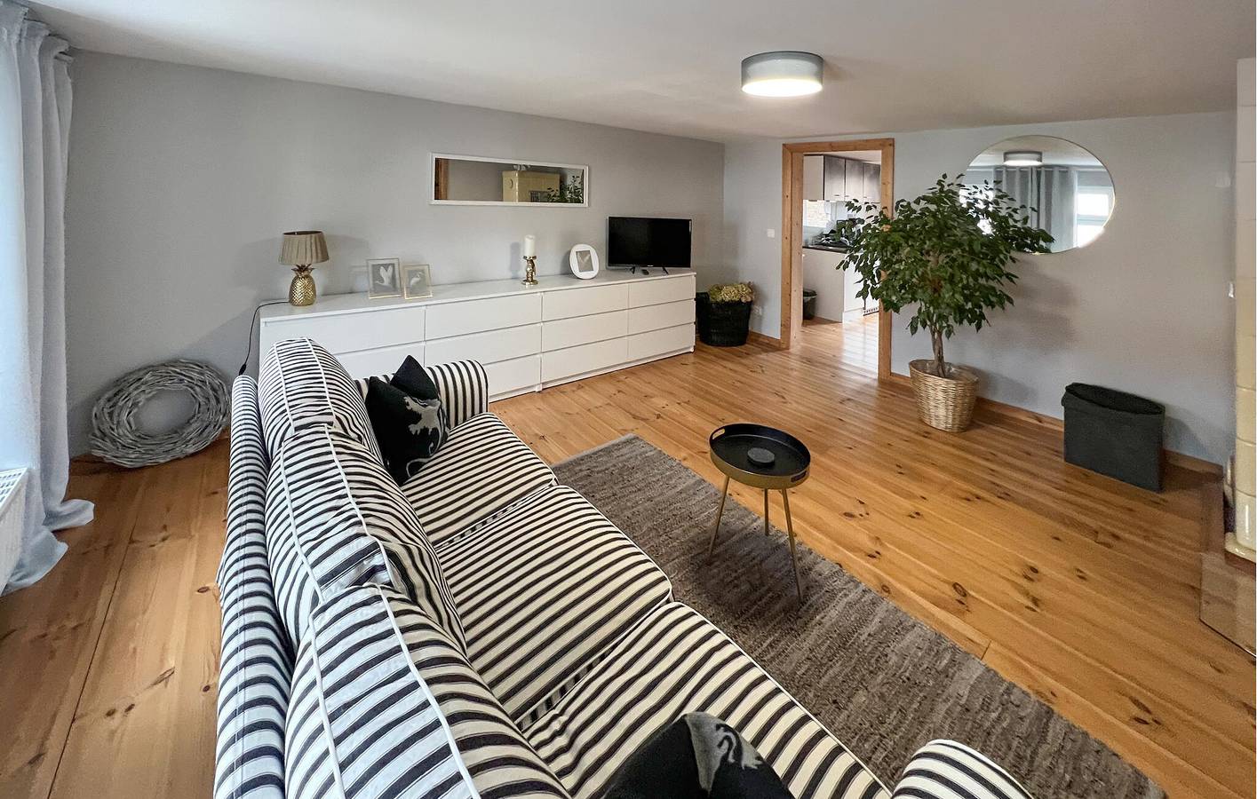 Ganze Ferienwohnung, Gartenappartement mit Parkplatz, Kochnische, Blick auf Rheinsberg in Rheinsberger See, Rheinsberg