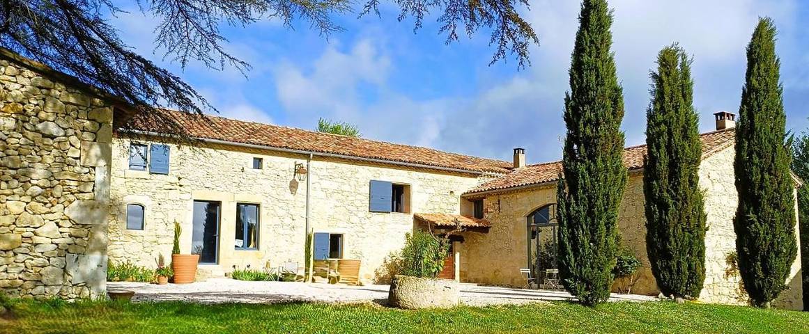 Location de vacances pour 2 personnes, avec Terrasse et Jardin ainsi que Piscine et Vue à Terraube