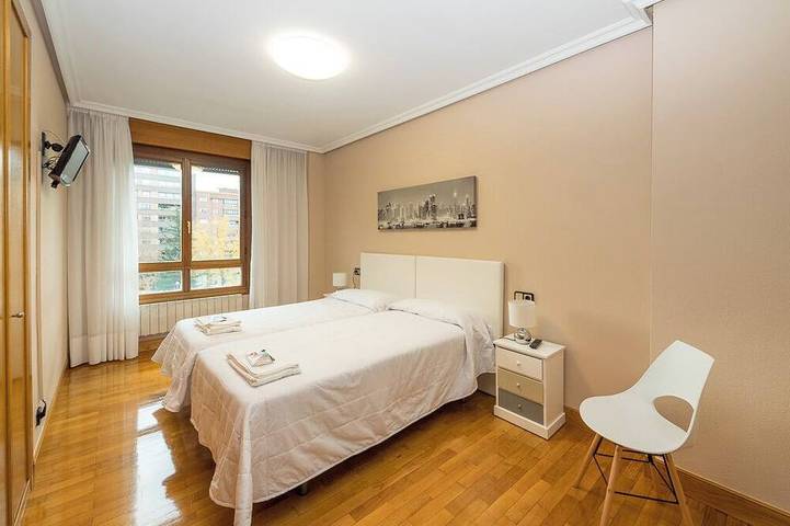 Appartamento intero, Espacioso y Acogedor Apartamento en Pamplona in Pamplona, Provincia di Navarra