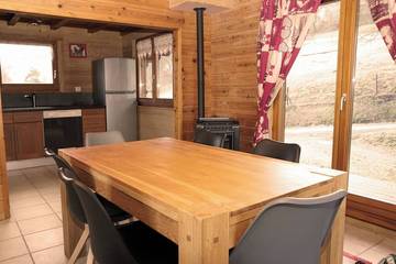 Gîte pour 10 personnes, avec terrasse et sauna ainsi que jardin et jacuzzi, animaux acceptés à Dommartin-lès-Remiremont