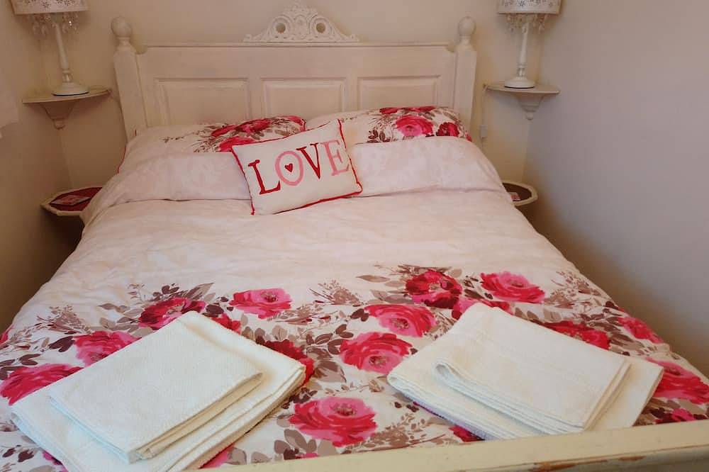 'Woodside Lodge' with private indoor pool. Secluded location, near to Ryde town. in Ryde, Isle of Wight