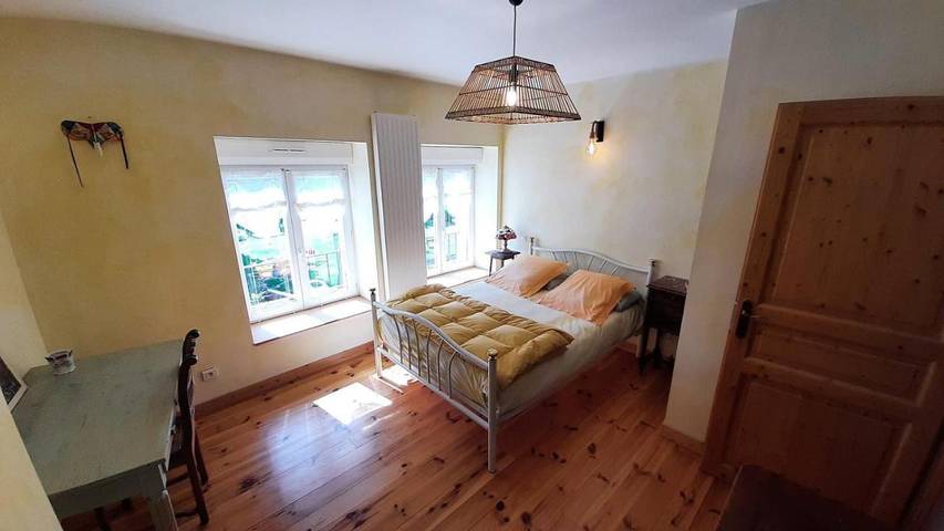 Chambre d’hôte pour 2 personnes, avec piscine ainsi que vue et jardin en Haute-Loire - 2