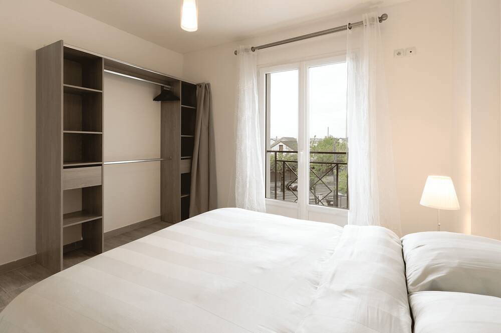 Cosy house with garden Paris Disney in Bry-sur-Marne, Valle del Marne