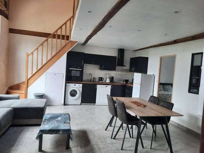 Gîte pour 4 personnes, avec Terrasse ainsi que Jardin et Vue à La Bastide-de-Sérou