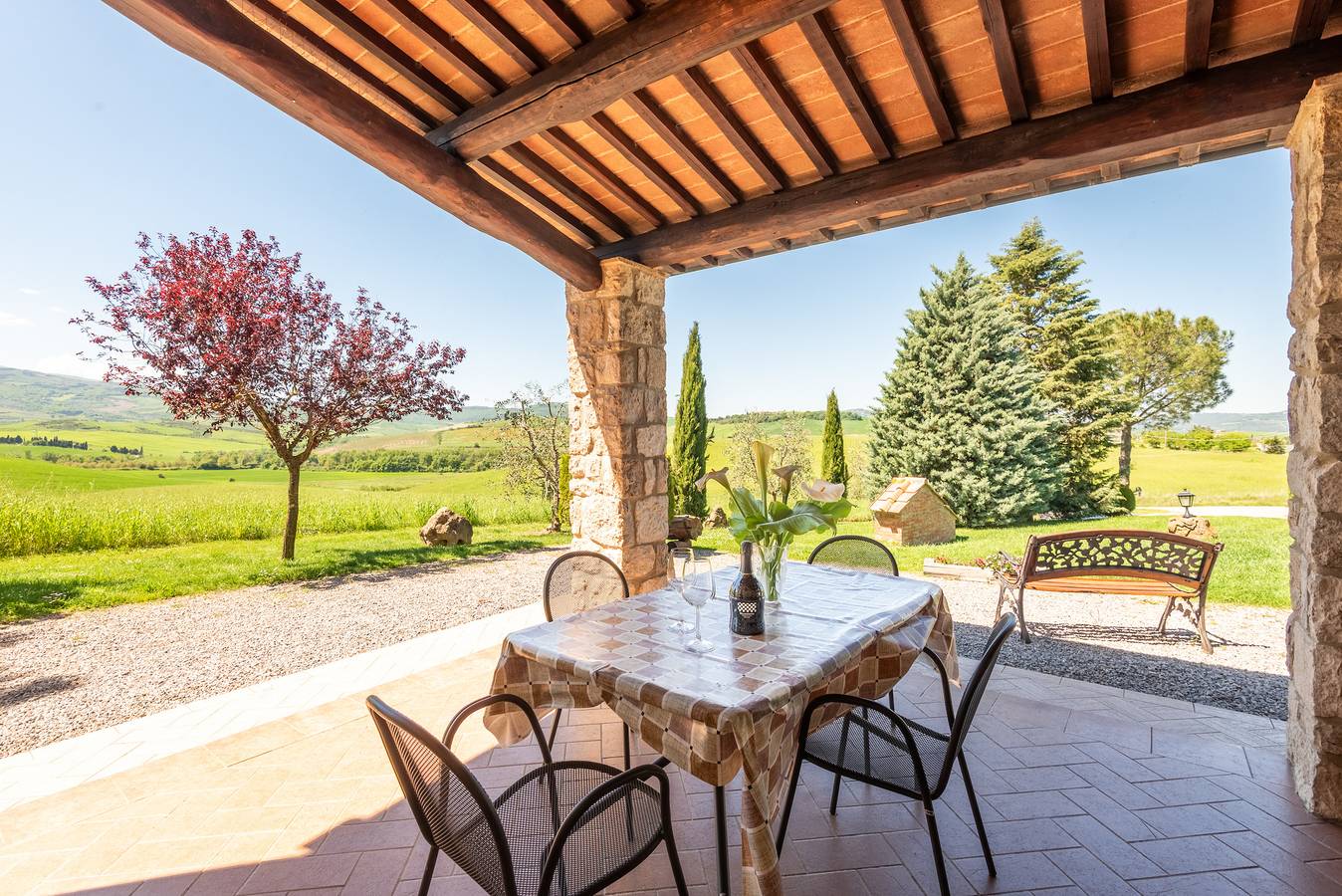 Entire apartment, Apartment 'Il Crivello' with Shared Pool, Wi-Fi and Air Conditioning in Gallina, Castiglione d'Orcia region