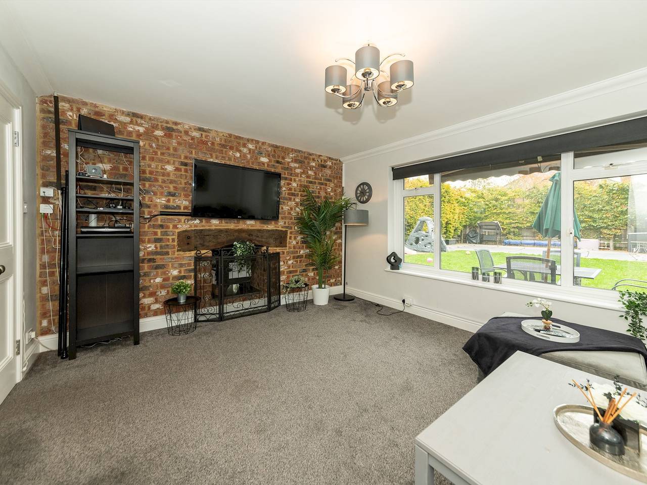 Spacious Home Heated Pool(April-Sep) in Tilehurst - Pass the Keys in Reading, Berkshire