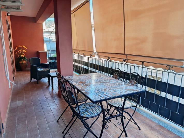 Appartamento intero, Appartamento 'Alkantara' con terrazza privata, balcone e aria condizionata in Francavilla di Sicilia, Provincia di Messina