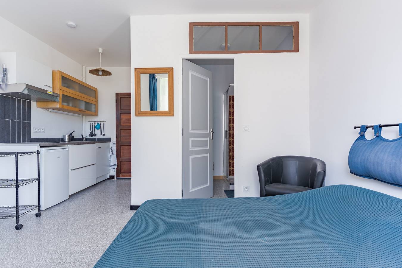 Estudio entero, Apartamento estudio "1 - Au Coeur du Village" in Charleval, Region de Aix-en-Provence