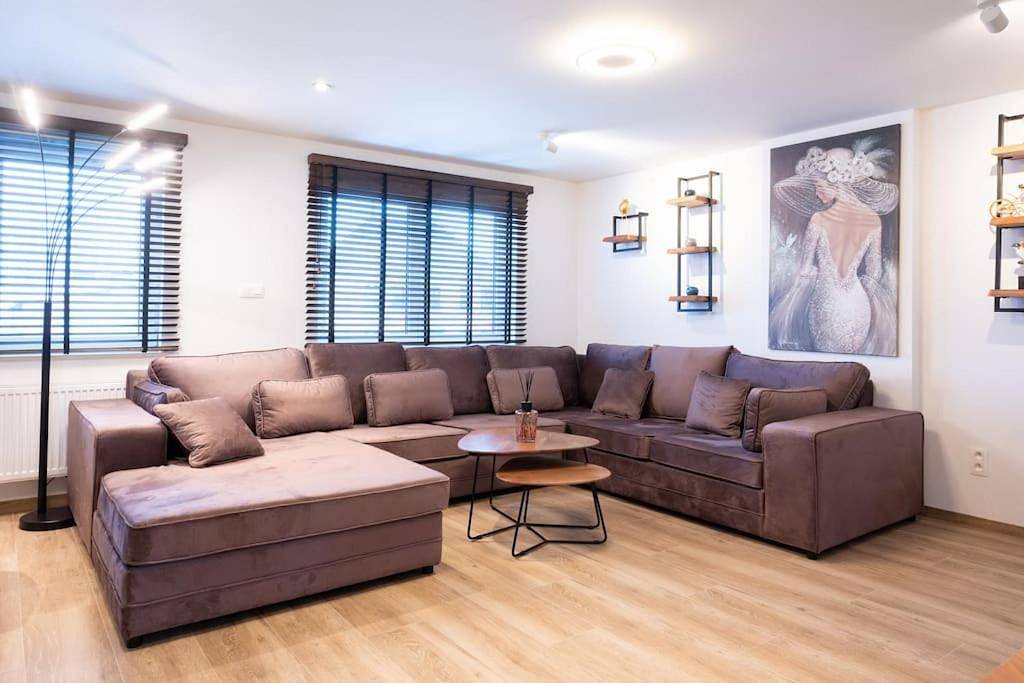 Appartement entier, Stijlvol appartement met jacuzzi & sauna in Herck-la-Ville, Région de Hasselt