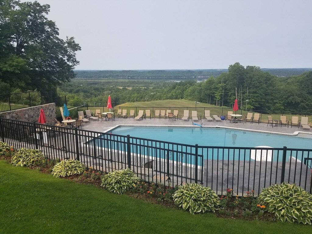 Geräumig und wunderschön restauriert Schuss Mountain \"A-Frame\" - für 12 Personen in Antrim County