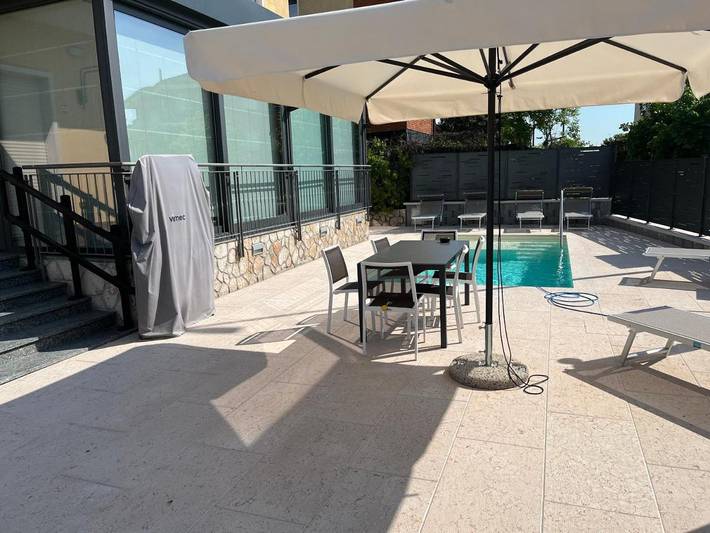 Villa per 6 persone, con Balcone e Terrazza nonché Piscina a Peschiera del Garda