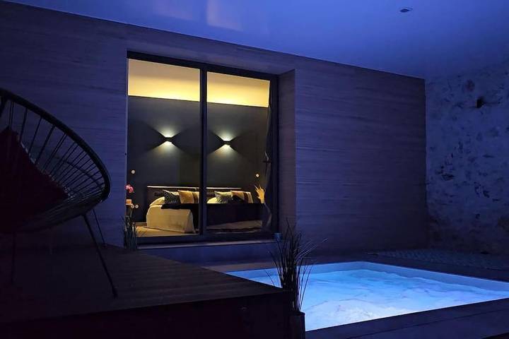 Cottage pour 10 personnes, avec piscine ainsi que jardin et jacuzzi à Massels