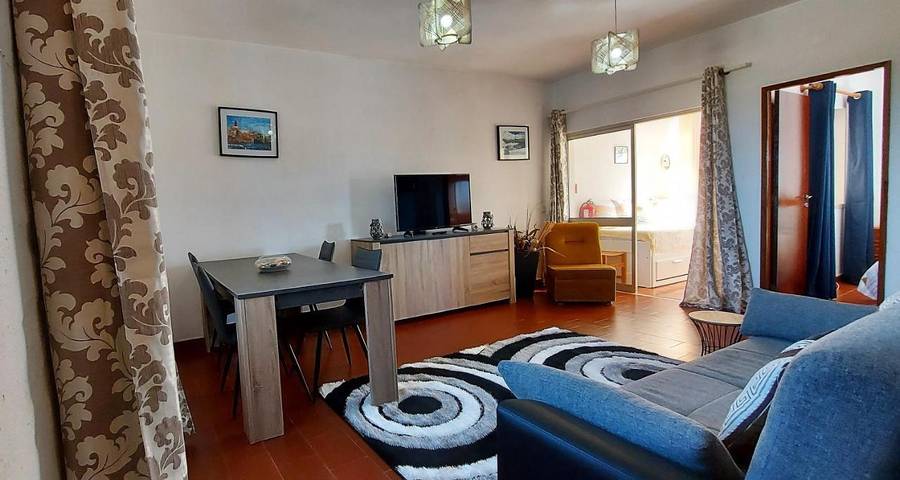 Ferienwohnung für 4 Personen, mit Balkon und Terrasse sowie Ausblick in Arrifana