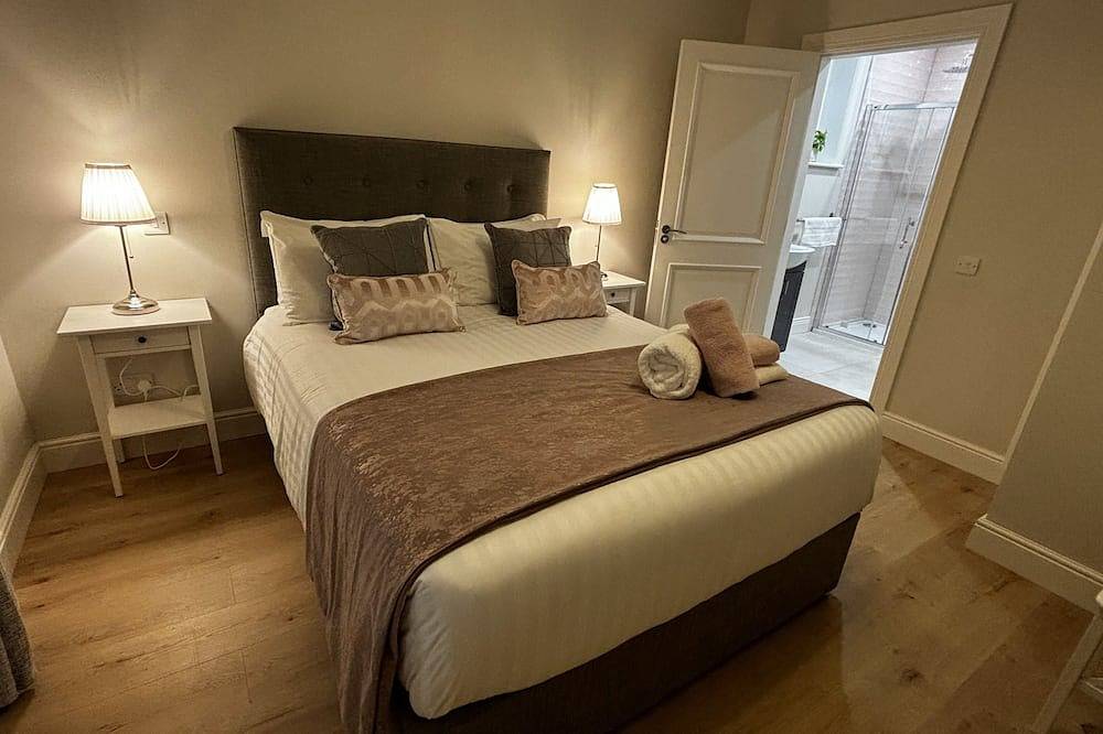 Stylish & New| In Heart of Town | Garden & Firepit in Donegal, County Donegal