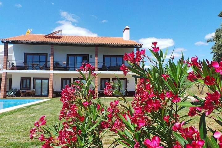 Casa rural para 10 personas, con piscina y jardín además de vistas al lago y vistas, Se admiten mascotas en Monsaraz