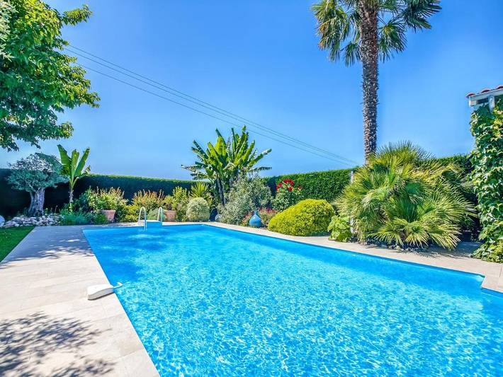 Location de vacances pour 6 personnes, avec Terrasse ainsi que Jardin et Piscine à Barry-d'Islemade