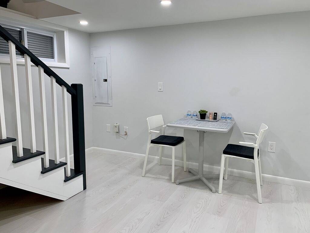 Ganze Wohnung, Modern Basement Suite w/ Private Entrance in Quiet Tree-Filled Neighborhood in Arlington (VA), Arlington County