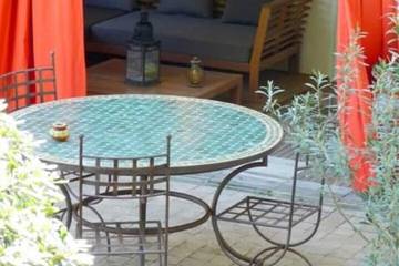 Gîte pour 4 personnes, avec jardin ainsi que terrasse et piscine à Montagnac