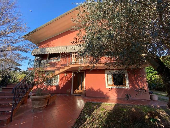 Casa vacanza per 5 persone, con panorama e giardino, adatto a famiglie con bambini - 1
