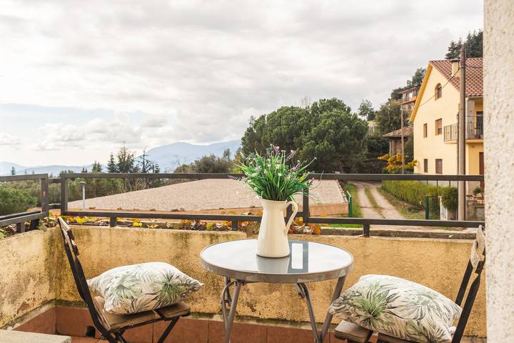 Apartamento entero, Estudio privado 'Can Mussol' con terraza, balcón y Wi-Fi in San Hilario Sacalm, Provincia de Gerona