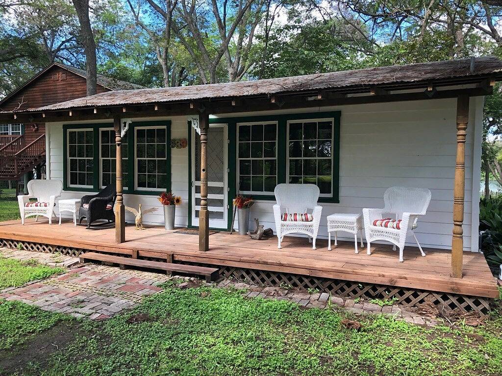 Log Cabin for 4 Guests in New Braunfels, Guadalupe County