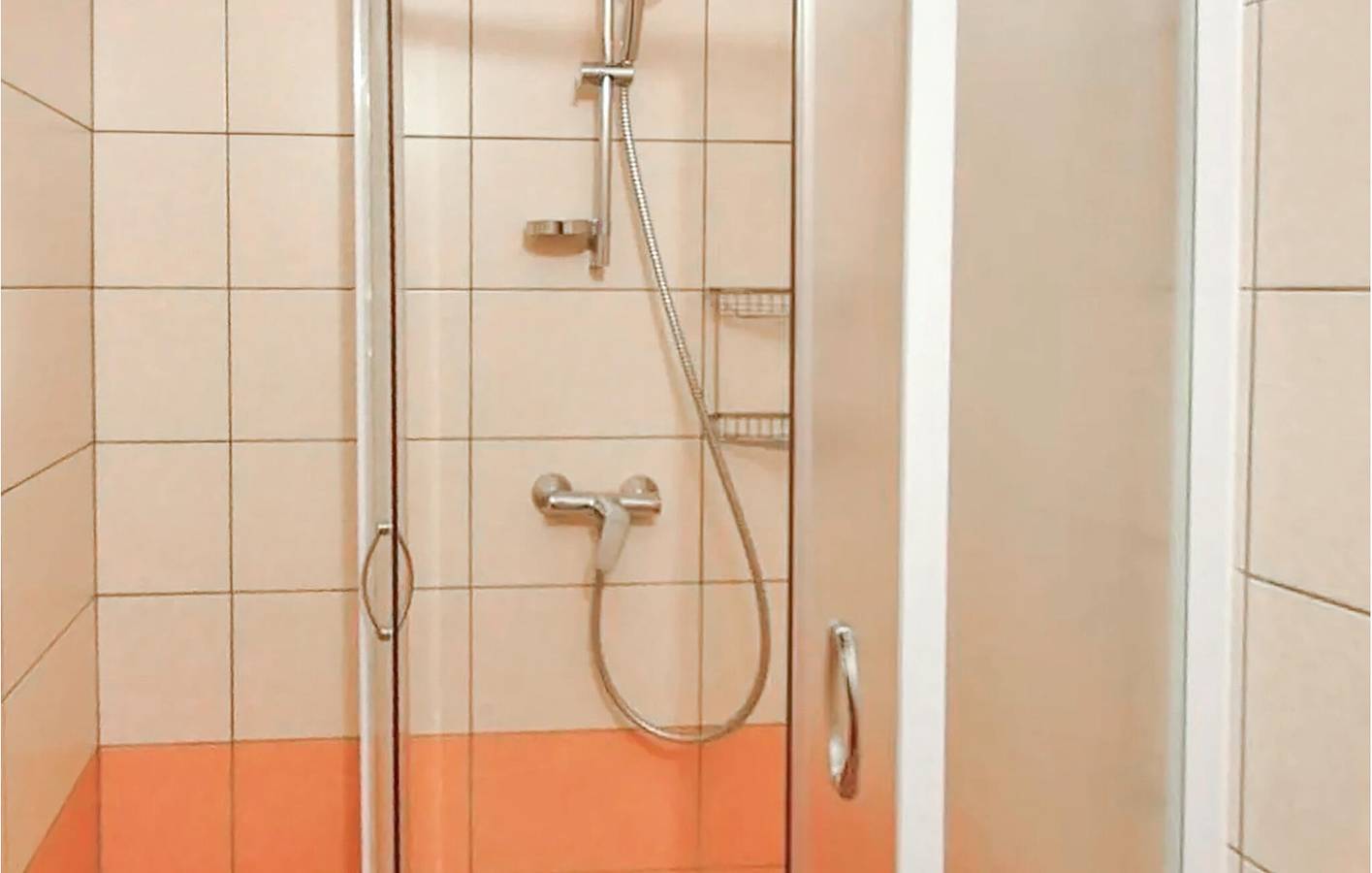 Ganze Ferienwohnung, Apartment mit Meerblick, Terrasse, Küche und Parkplatz in der Nähe des Strandes von Strobec in Stobrec, Split-Dalmatien