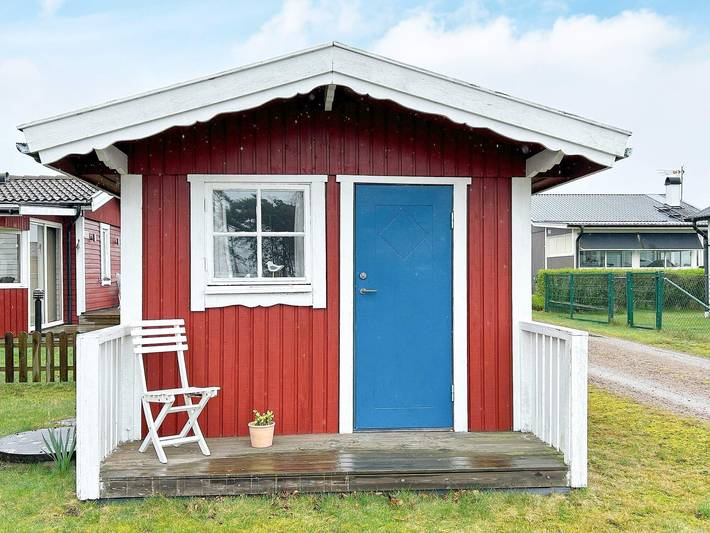 Mysig stuga med trädgård in Halland