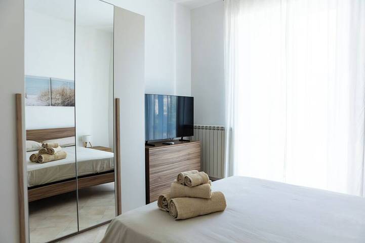 Apartamento entero, Porto - Elegant Apartment with a Suite in Livorno, Costa Etrusca