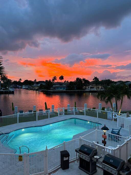 Apartahotel para 2 personas, con jardín y piscina en Florida
