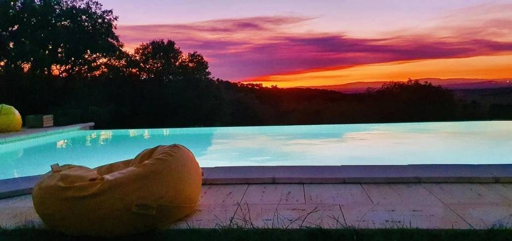 Location de vacances pour 3 personnes, avec vue ainsi que jardin et piscine dans Rosmaninhal