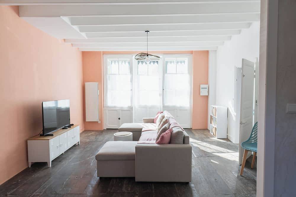 La Bonbonnière, maison de ville 10 personnes in Sanxay, Vienne (France)