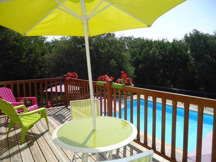 Location de vacances pour 3 personnes, avec terrasse ainsi que vue et piscine, animaux acceptés à Marminiac - 4