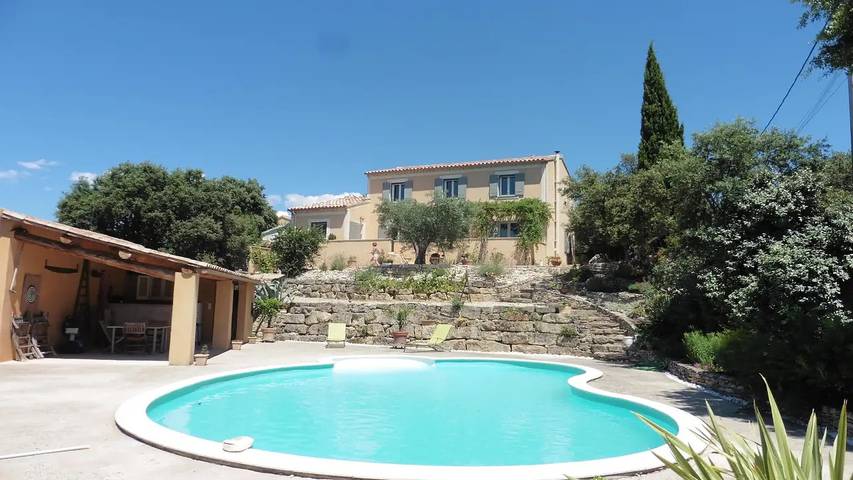 Location de vacances pour 3 personnes, avec jardin et piscine à Villes-sur-Auzon