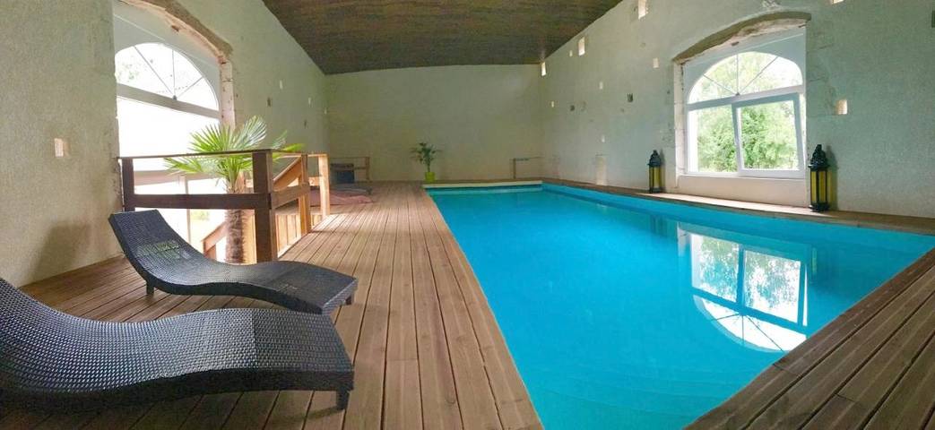 Gîte pour 2 personnes, avec Terrasse et Jacuzzi ainsi que Jardin et Piscine à Castelsagrat