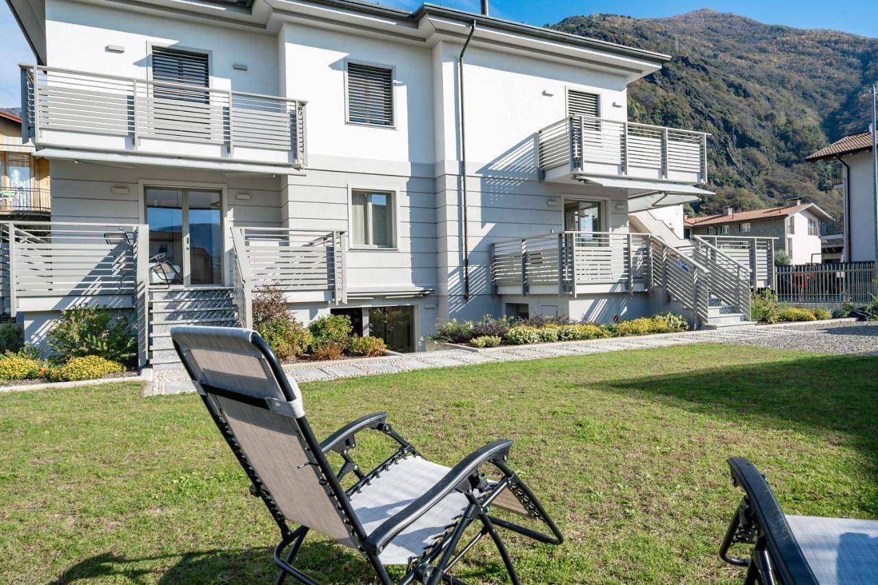 Villa Sunset - Luxury property with pool & large private garden and parking, few steps from the beach, ideal for singles, couples and a family in Dervio, Alpi Orobie Occidentali