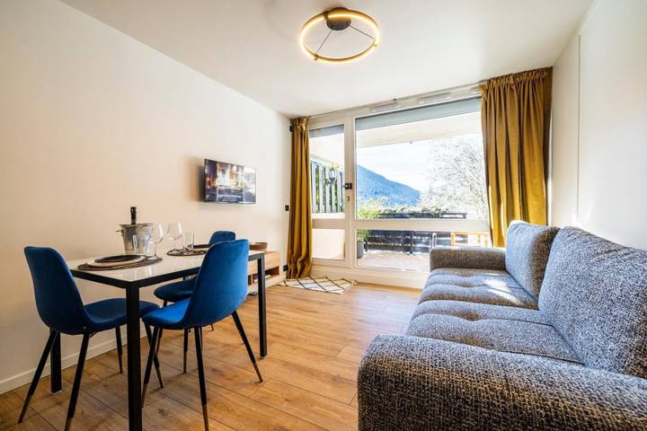 Gîte pour 4 personnes, avec Terrasse et Vue à Château-Bernard