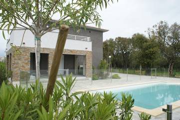 Cottage pour 6 personnes, avec terrasse et piscine à Ghisonaccia