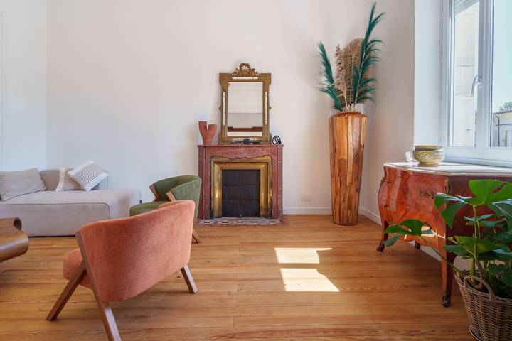 Villa entera en Eyrans: 10 personas, 5 habitaciones, 5 camas, 4 baños in Eyrans, Región de Blaye